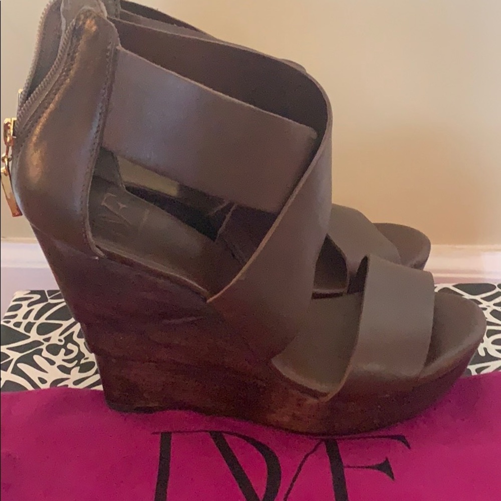 Shoe - Picture 3 of 8